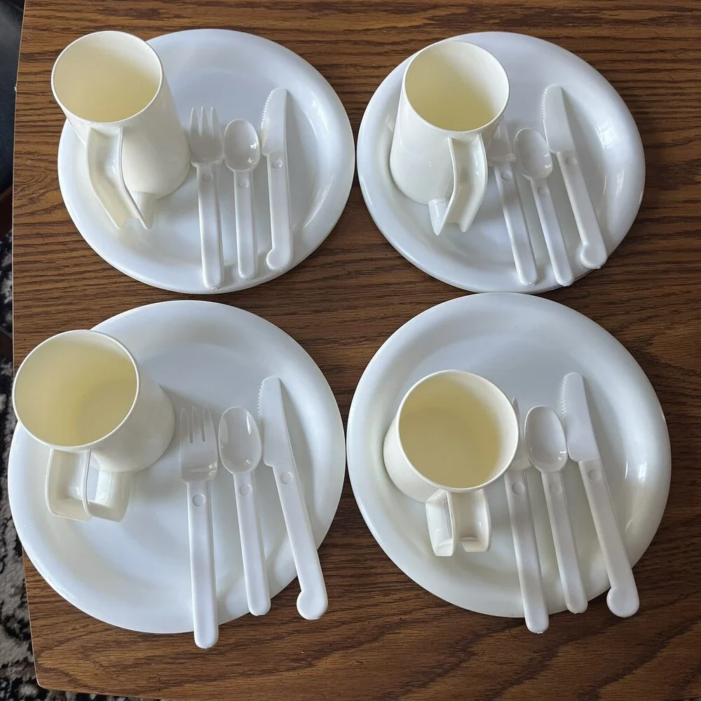 VTG 70s Picnic Camping Travel Set For 4 Heavy Duty White Plastic Acrylic Dishes